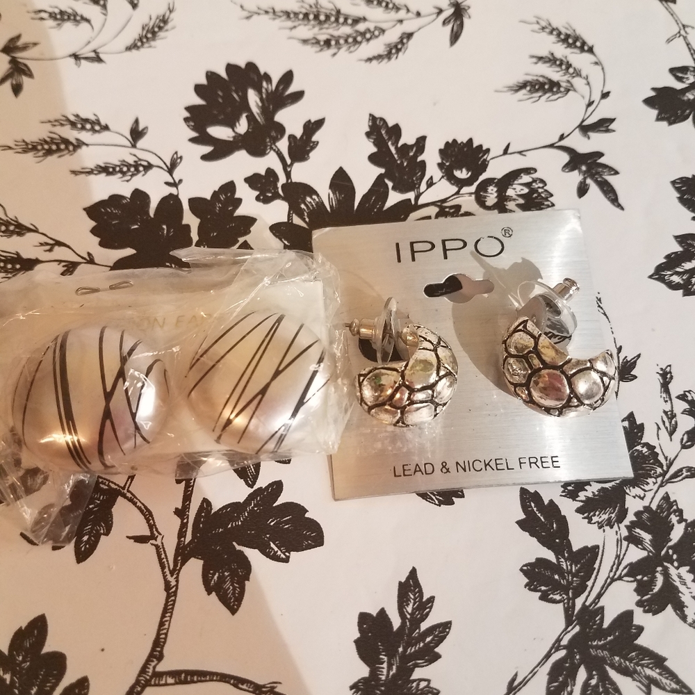 Black and white earrings  jy9